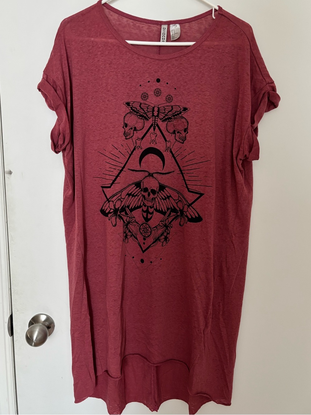 H&M Mauve Scoop Neck Long T—Short with Black Occult Graphic - Size Medium